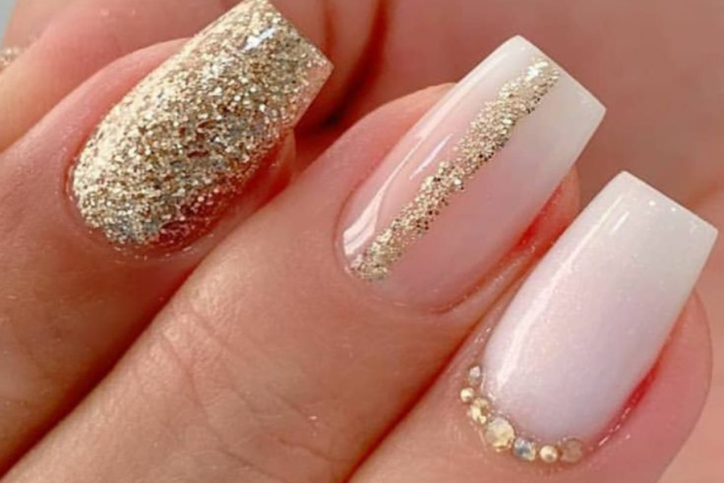 unhas de casamento com dourado